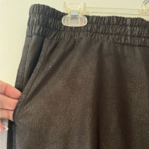 Monrow Black Faux Leather Textured Joggers size Medium - Picture 4 of 7